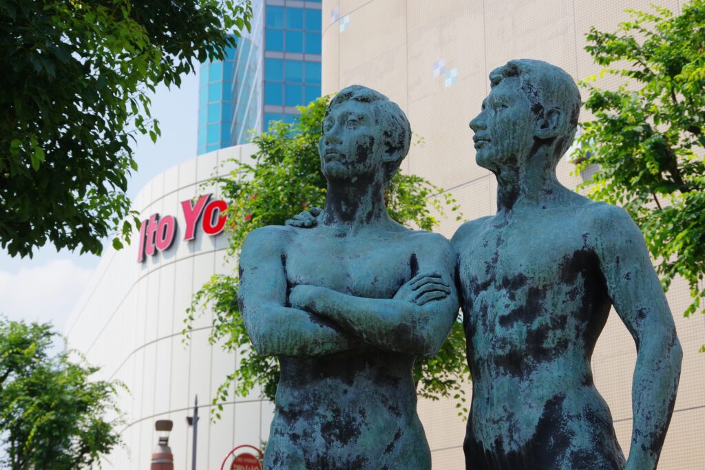 川﨑普照の屋外彫刻『未来への讃歌』@東京都北区・赤羽駅西口