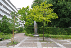 屋外彫刻『赤羽台トンネルの碑』＠東京都北区・赤羽台　遠景