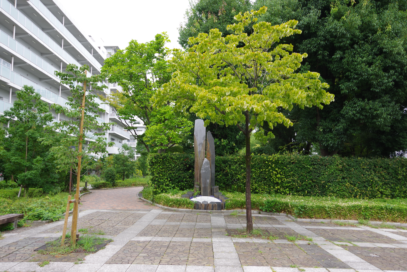 屋外彫刻『赤羽台トンネルの碑』＠東京都北区・赤羽台　遠景