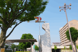 モニュメント『パークシティ鴻巣　市制３０周年記念』＠埼玉県鴻巣市・北鴻巣駅東口　２