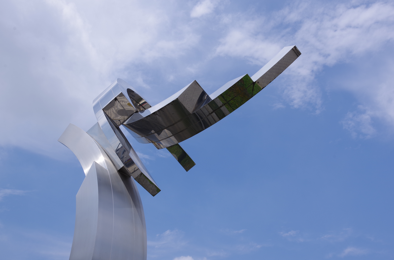 彗星をイメージしたモニュメント＠埼玉県本庄市・本庄駅南口　４