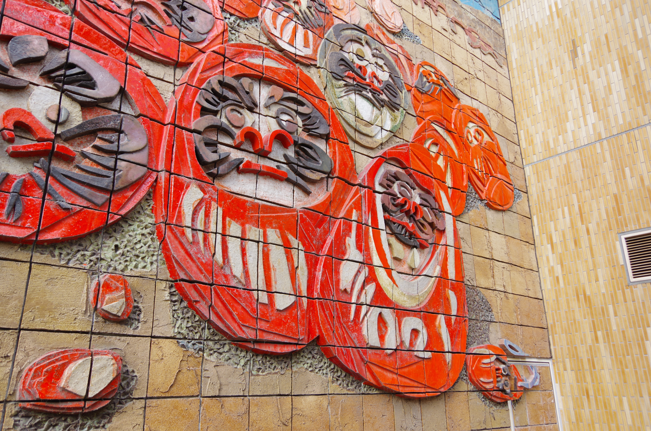 レリーフ『だるまの詩』＠群馬県高崎市・高崎駅西口　３