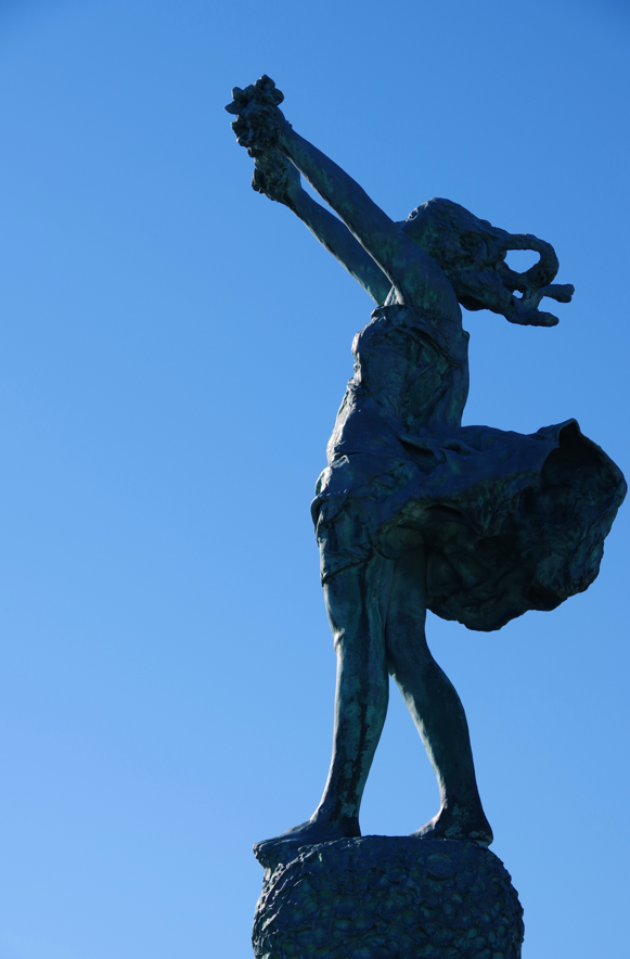 屋外彫刻『風と花』@群馬県渋川市・渋川駅前 1