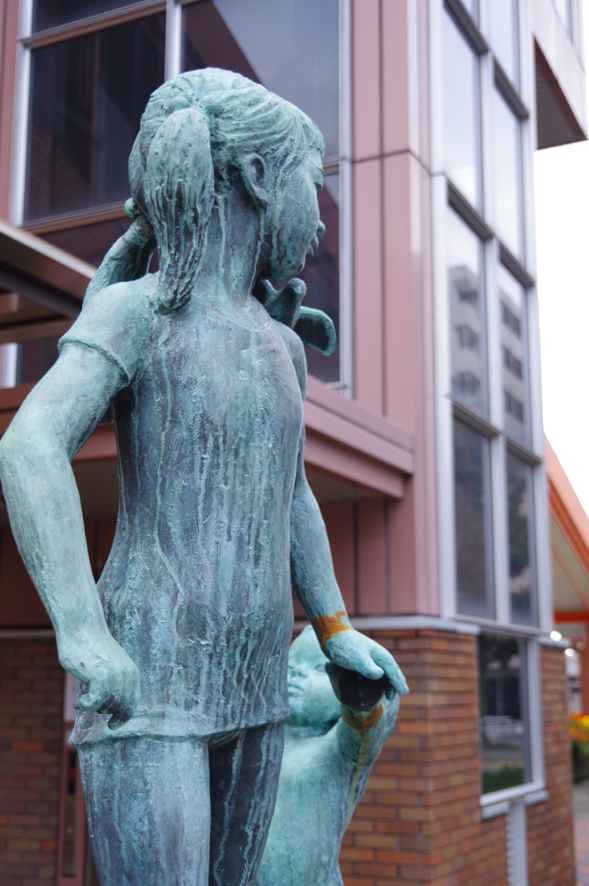 屋外彫刻『やすらぎ』＠さいたま市北区・土呂駅東口　１