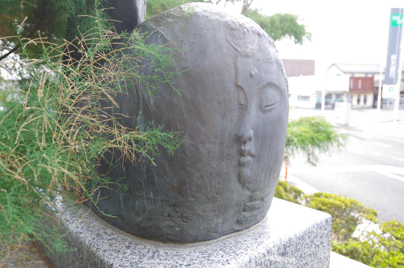 屋外彫刻『蛇がまいたの像』＠栃木県小山市・間々田駅西口　６