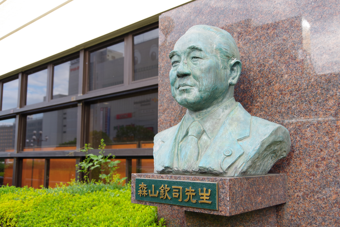屋外彫刻『森山欽司先生胸像』＠栃木県宇都宮市・宇都宮駅西口　２