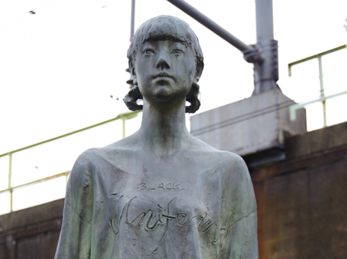 浦山一雄『BLACK uniform』｜東京都荒川区の屋外彫刻 - モニュメントnet